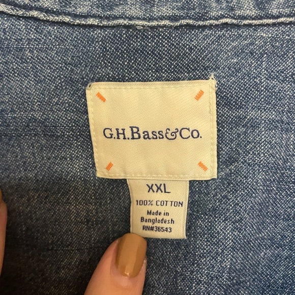 G.H. Bass & Co women’s medium wash chambray button down shirt - Picture 3 of 4